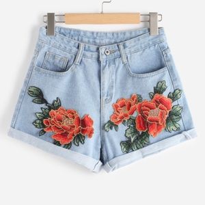 floral light denim shorts size small xs🌷🌹🌸🌺💐